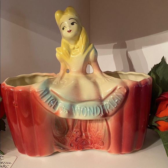 Alice in Wonderland Ceramic Bath Holder - Red and Cream - Picture 5 of 8